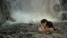 Breaking Dawn - Edward a Bella pod vodopádem